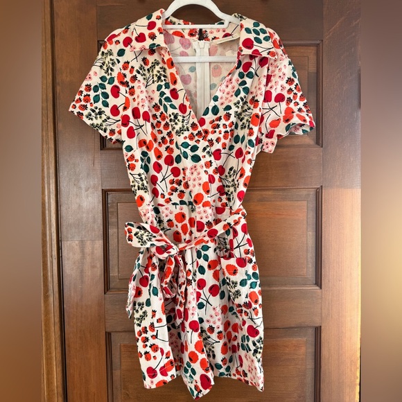 NWT Maeve Linen Short-Sleeve Wrap Romper in Red Motif - Picture 5 of 13